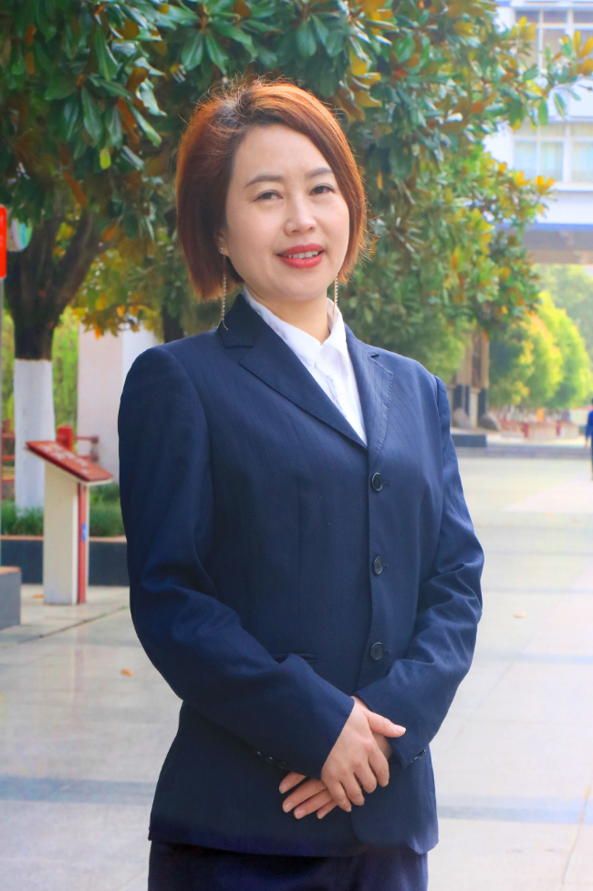 正规博彩平台场研究中心副主任 杨敏华