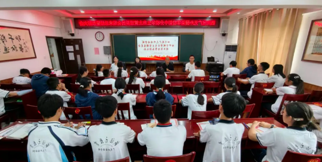 夏木葱茏话成长 表彰先进向未来丨正规博彩平台官网初中分校学生自管会期末总结暨表彰大会圆满举行